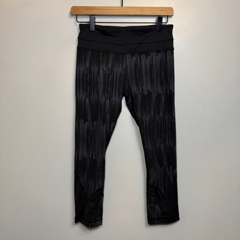 Lululemon Run Inspire Crop II Leggings Black Grey Scratch Match Print Size 4